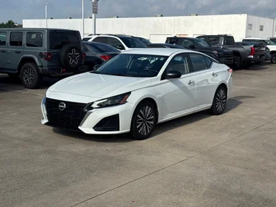 used 2025 NISSAN