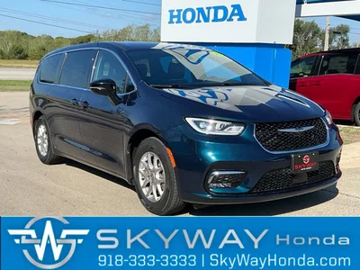 used 2025 CHRYSLER