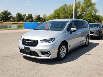 used 2023 CHRYSLER