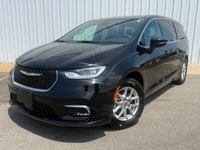 used 2025 CHRYSLER