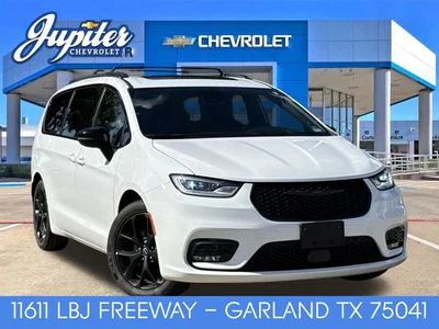 used 2025 CHRYSLER