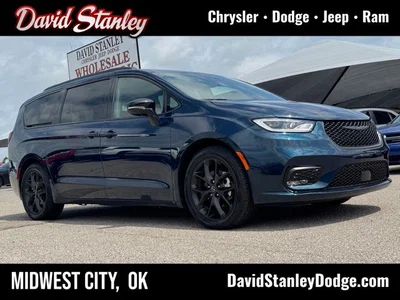 used 2025 CHRYSLER