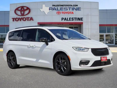 used 2025 CHRYSLER